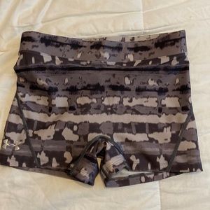 Under armour compression shorts, workout shorts. Barely worn great condition